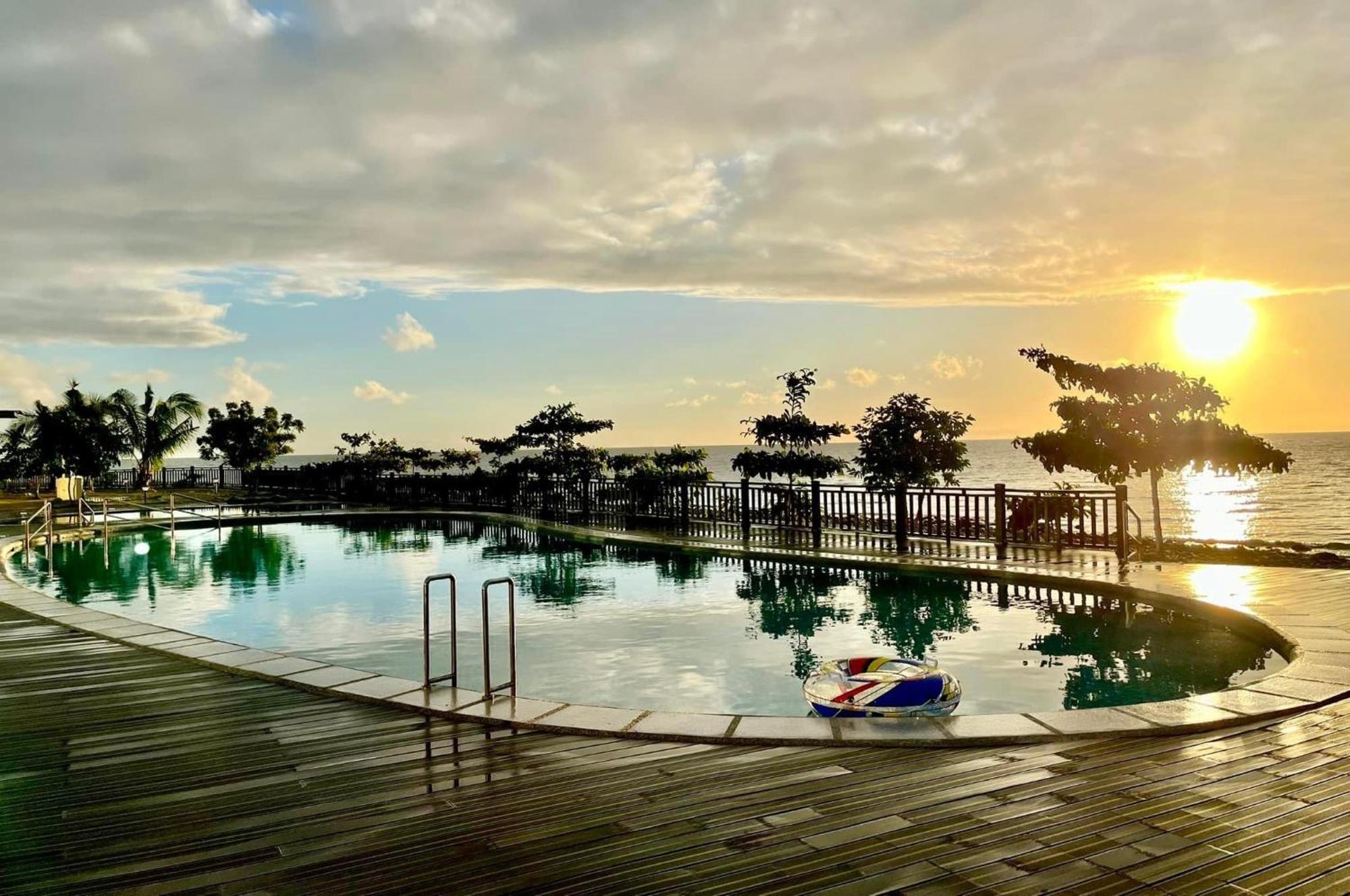W Golf Resort Oslob Esterno foto