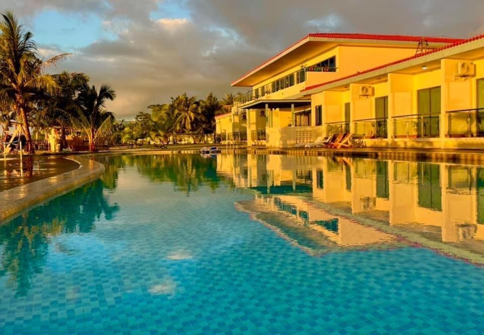 W Golf Resort Oslob Esterno foto