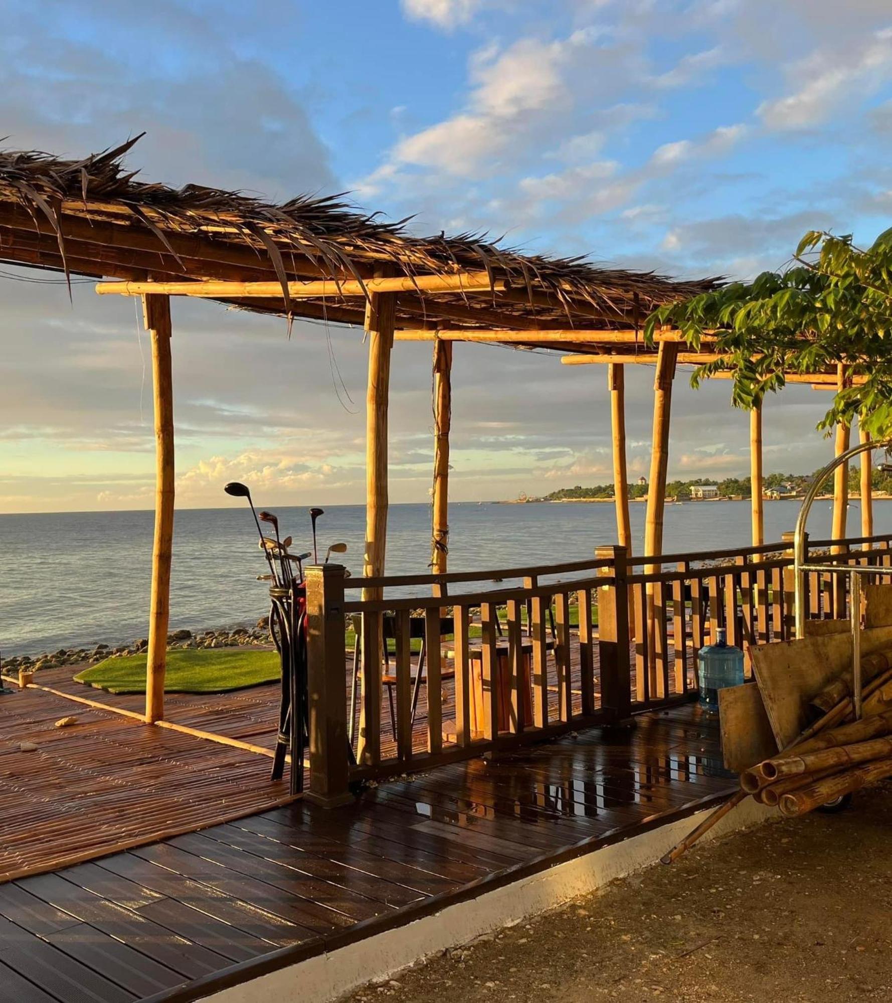 W Golf Resort Oslob Esterno foto