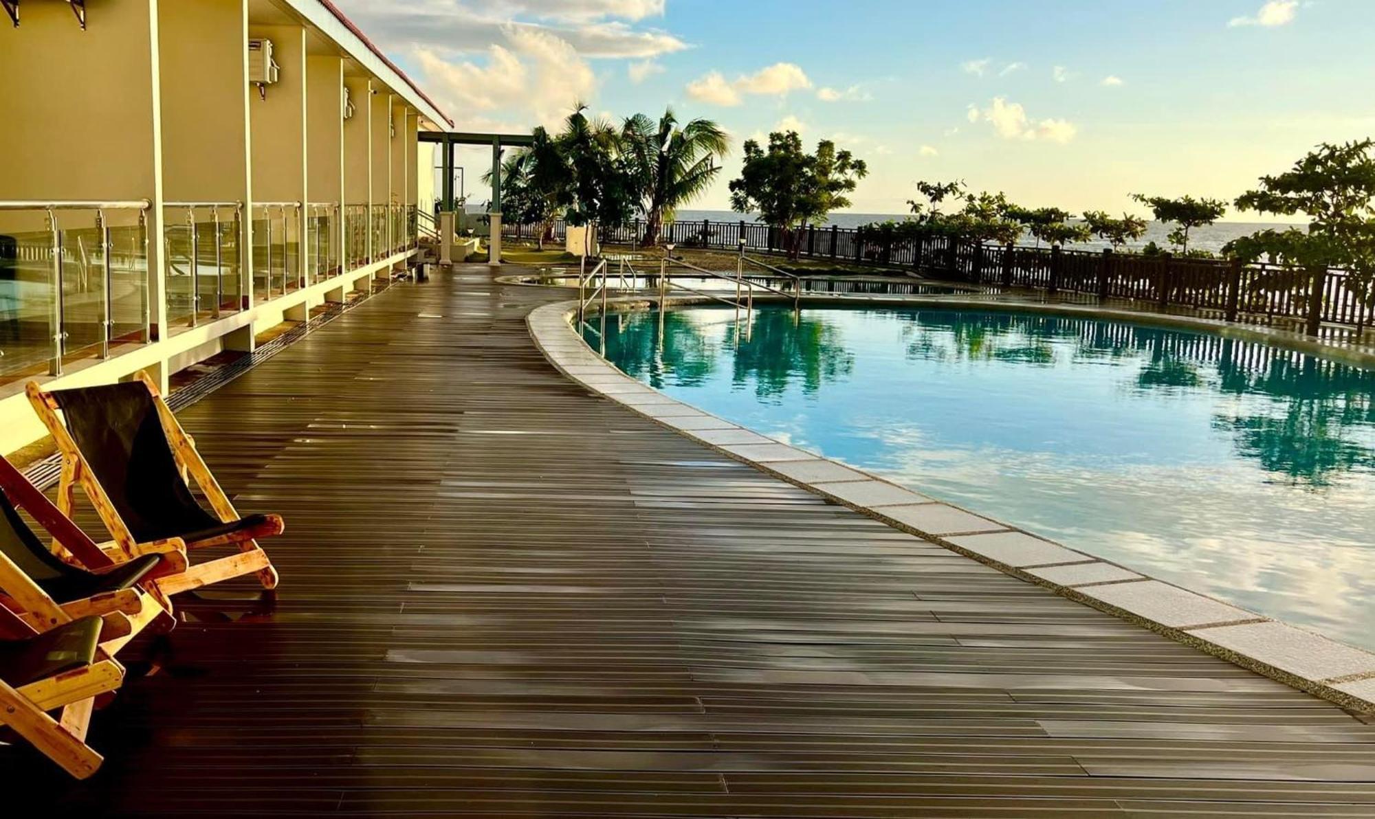W Golf Resort Oslob Esterno foto