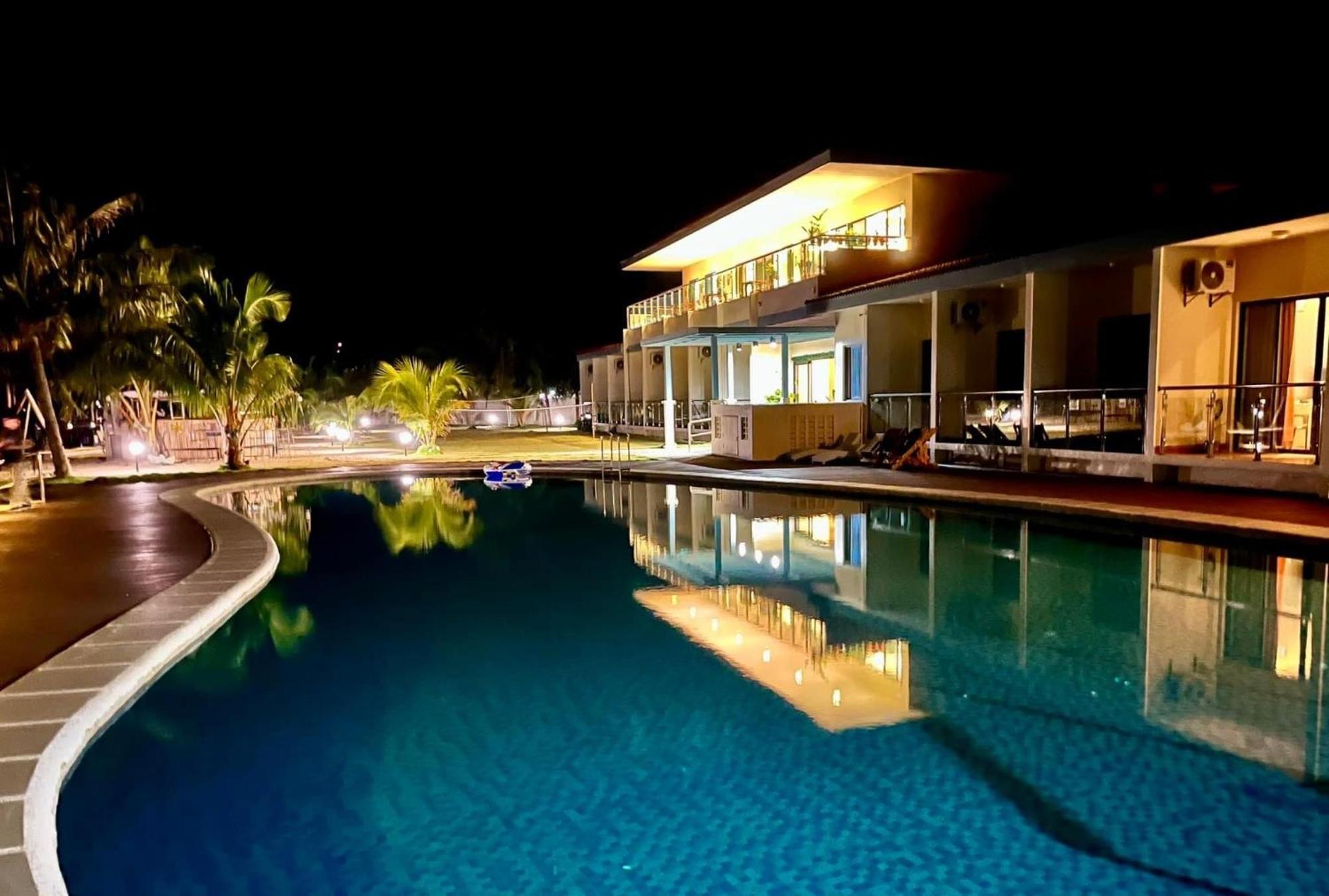 W Golf Resort Oslob Esterno foto