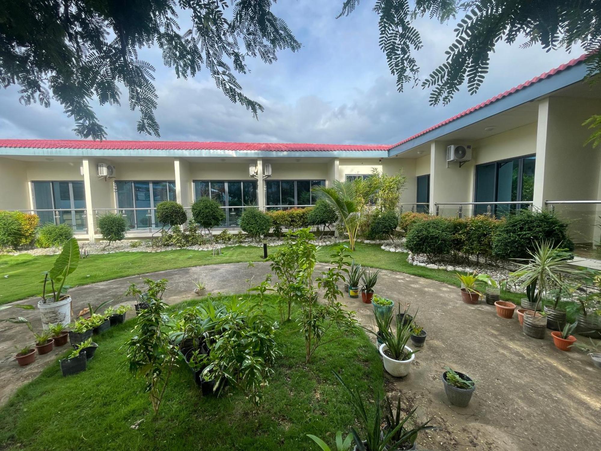 W Golf Resort Oslob Esterno foto