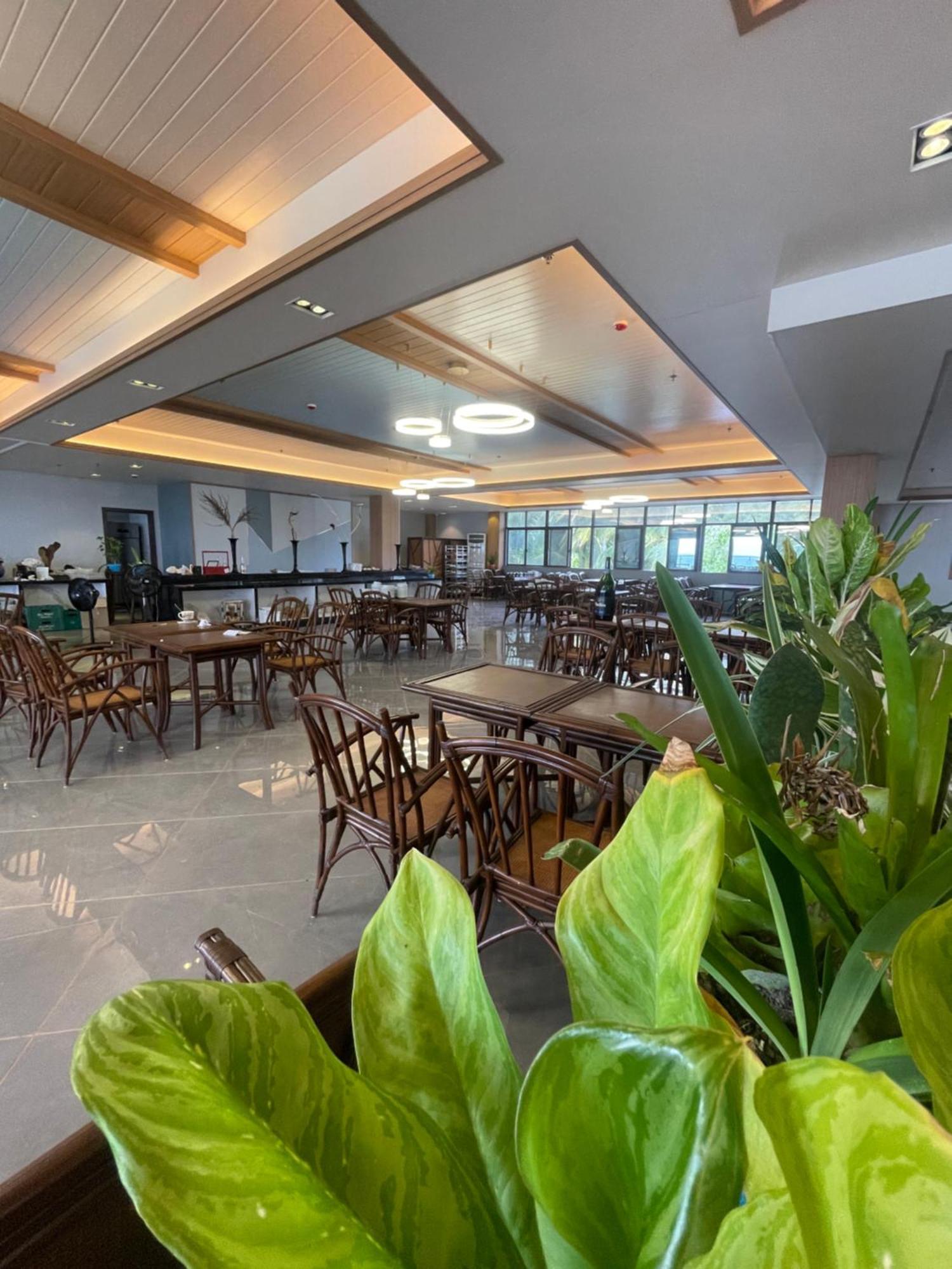 W Golf Resort Oslob Esterno foto