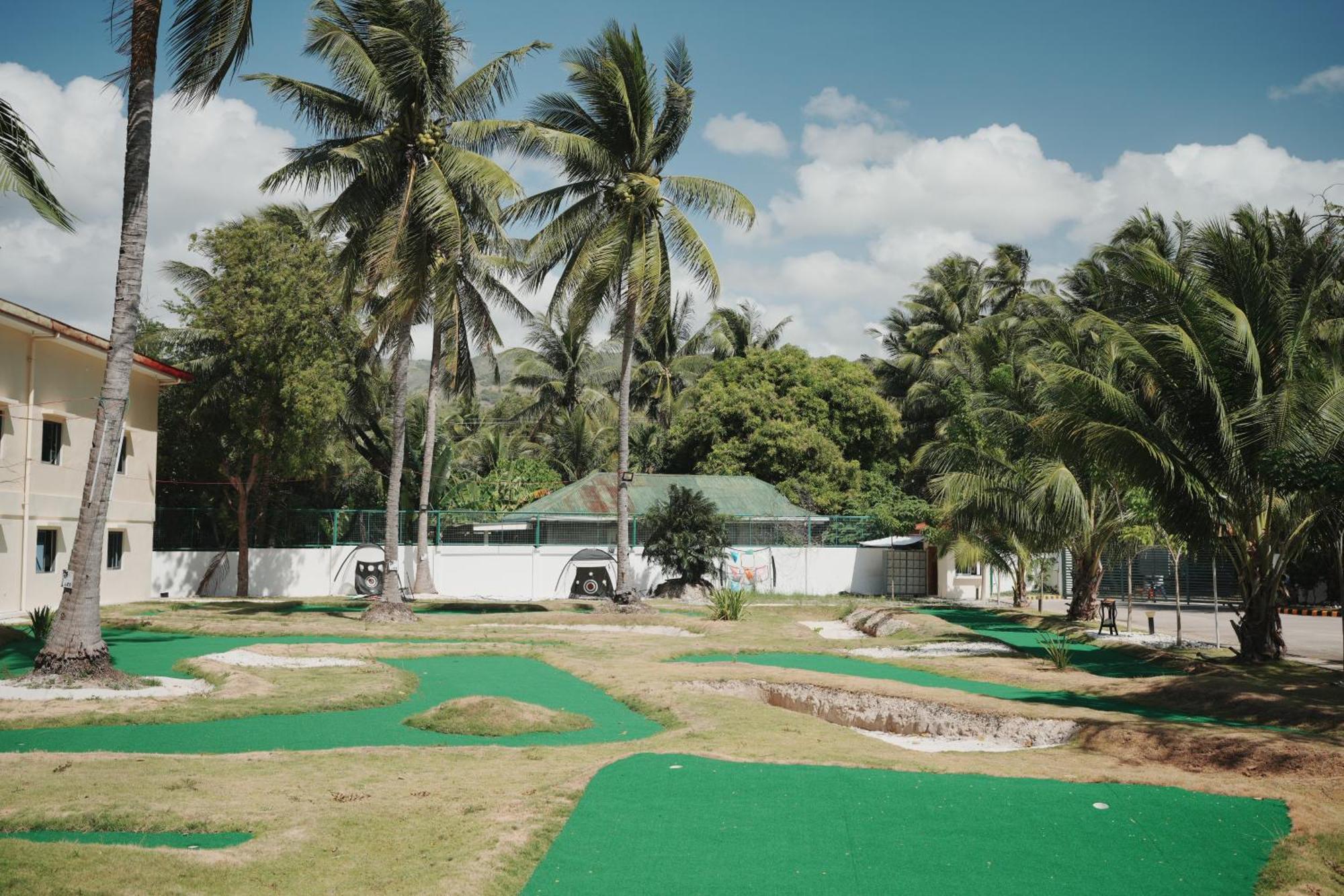 W Golf Resort Oslob Esterno foto
