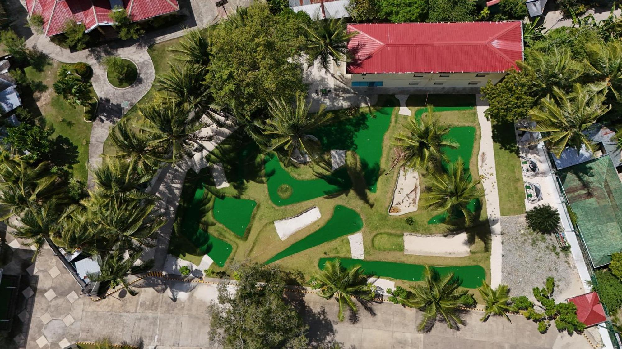 W Golf Resort Oslob Esterno foto